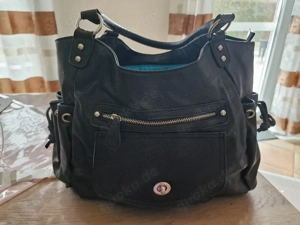 große schwarze Handtasche 