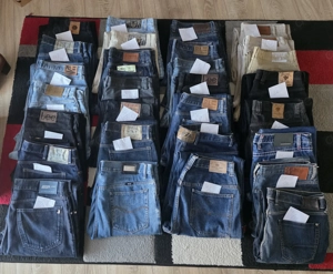 Verkaufe 28 paar Neu und Neuwertige Markenjeans Komplettpreis 399 Euro 
