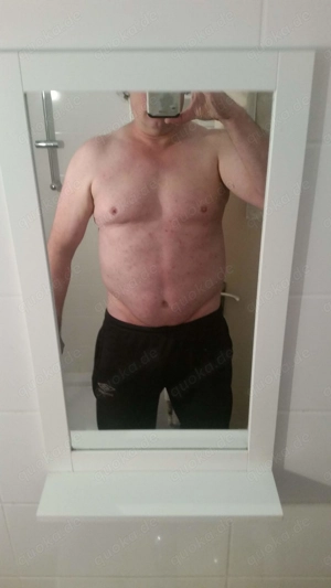 Älter sucht jünger für heiße Action mit gut bestückten Männern ab 17x4 cm. 