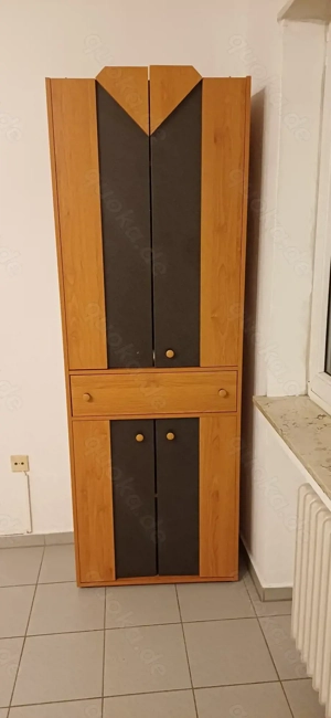 Wohnzimmerschrank