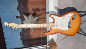 Fender Exclusive Am Strat MN STN HNYB, Locking-Tuner, Gigbag - Rechnung von 08 2025