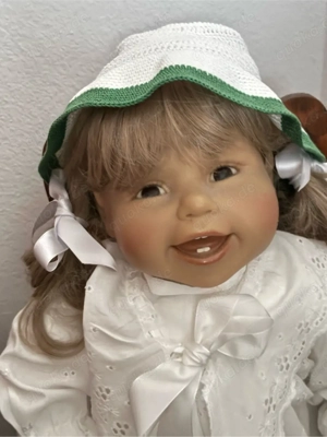 süsse Künstlerpuppe