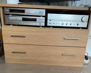 Stereoanlage Devon silber mit passendem Möbel