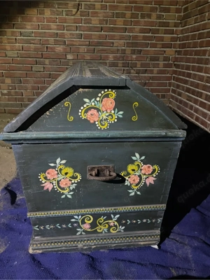 Handebemalte Bauerntruhe Bild 3