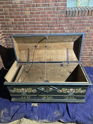 Handebemalte Bauerntruhe Bild 5