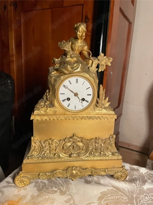 Feuervergoldete Kaminuhr