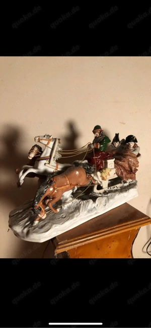 Porzellanfigur "Napoleons Schlittenfahrt von Moskau nach Paris"