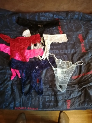 Kostenlose schrittoffene Tangas zu vergeben