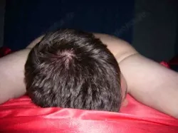 Frau mit brüste ab BH -c finde mich bitte ,hier!