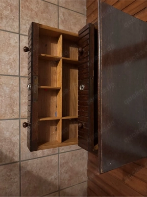 schönes altes  Nähtischchen