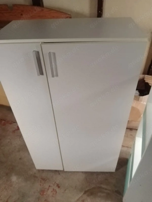 weisser Schrank