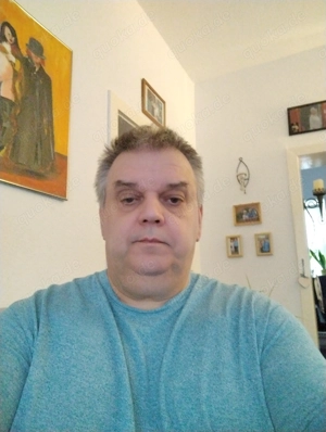 Gibt's aktive Männer die mich gerne täglich regelmäßig ab 15 Uhr Ende 24 Uhr poppen stoßen komm live