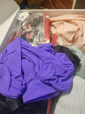 Unterwäsche und Strümpfe zu verkaufen 