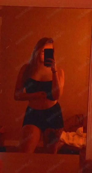 Ich bin eine seröse, gepflegte und zurückhaltende Person, die klare Vorstellungen hat und echte Bege