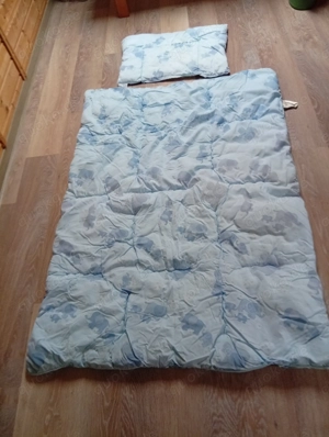 2 Kinderbettdecken und Kissen 