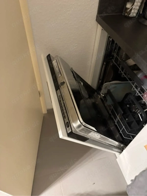 Moderne weiße Glanz Küchenschränke mit Einbaubackofen L vorm 