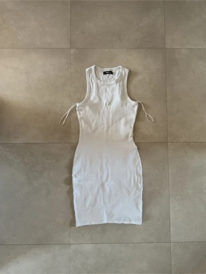 Figur betontes Kleid in Weiß