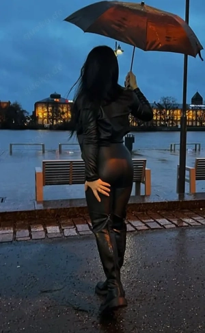 Junger Student 25 jähriger devoter Crossdresser sucht erste Erfahrungen mit Herrin.. 