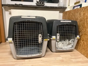 2 Hunde Transport Boxen