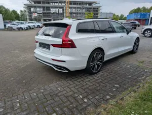 Volvo V60 V60 T8 AWD Recharge Geartronic RDesign Bild 2