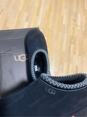 uggs tasman black