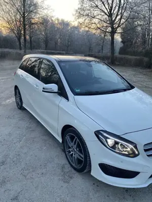 Mercedes-Benz B 200 7G-DCT AMG Line Bild 3