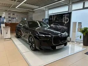 BMW 740 d xDrive Limousine M Sportpaket Bild 2