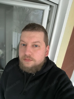 Behaarte Frau zum lecken gesucht 