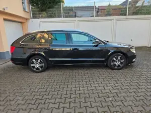 Skoda Superb Combi Elegance 2.Hand/Scheckheftgepflegt Bild 4