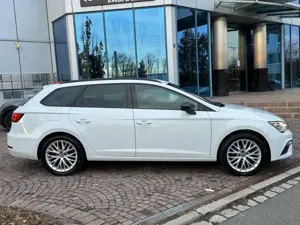 SEAT Leon ST FR 1.5 TGI/CNG 96 KW DSG LED NAVI LEDER Bild 2