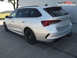 Skoda Octavia Combi 2.0 TSI 195 kW RS Kombi 2.0TSI Pano Matri... Bild 2