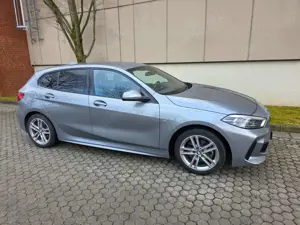 BMW 118 118 i M Sport LED NAVI Bild 2