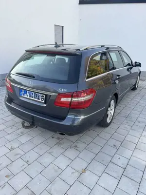 Mercedes-Benz E 300 T CDI DPF BlueEFFICIENCY 7G-TRONIC