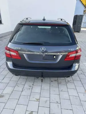 Mercedes-Benz E 300 T CDI DPF BlueEFFICIENCY 7G-TRONIC Bild 4