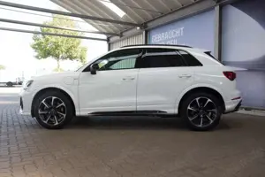 Audi Q3 45 TFSI e S-Line NAVI/OPT-BLACK/LED Bild 2