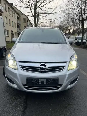 Opel Zafira 1.7 CDTI ecoFLEX Design Edition Bild 2