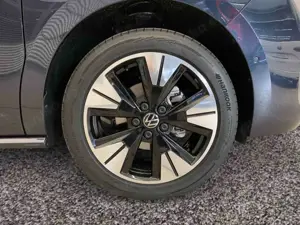 Volkswagen T7 Multivan 75 Jahre Bulli LANG LR ELEK.TÜR*AHK*CAM*ACC Bild 5
