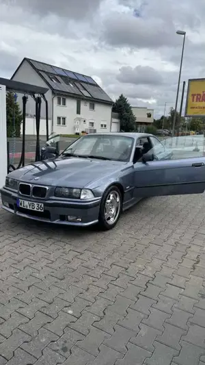 BMW 323