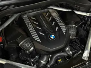 BMW X5 M i *Pano-Sky*StHzg*Bowers  Wilkins* 22" Bild 4