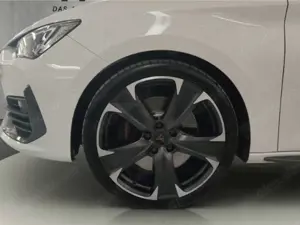 CUPRA Leon VZ 4Drive El. Panodach Navi Digitales Cockpit LED Bild 4