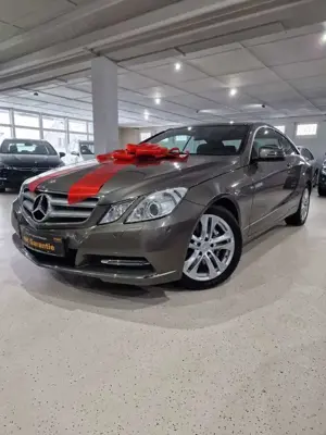Mercedes-Benz E 250 Coupé E 250 CDI BlueEFFICIENCY AVANTG. Bild 2