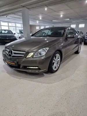 Mercedes-Benz E 250 Coupé E 250 CDI BlueEFFICIENCY AVANTG. Bild 5