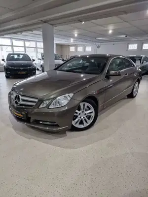 Mercedes-Benz E 250 Coupé E 250 CDI BlueEFFICIENCY AVANTG. Bild 3