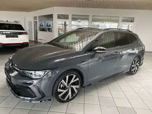 Volkswagen Golf 1.5 eTSI R-Line*NAVI*AHK*PANO*RFK*ACC*Black-Style