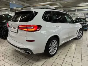 BMW X5 xDrive 30d A M Sport 20''LM AHK Pano Alarm H/K Kom Bild 4