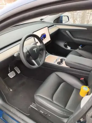 Tesla Model Y Bild 2