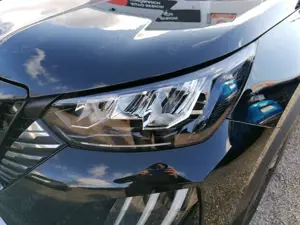 Peugeot 2008 1.2 PureTech 100 Allure LED PDC KlimaA Bild 3