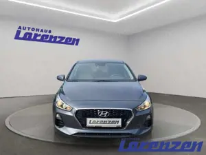 Hyundai i30 1.6 CRDi 95 PS Spurhalteass. Fernlichtass. Temp Be Bild 4