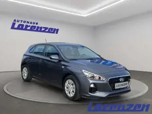Hyundai i30 1.6 CRDi 95 PS Spurhalteass. Fernlichtass. Temp Be Bild 5