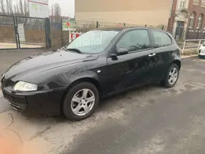 Alfa Romeo 147 147-3-Türer 1.6 Auto 1A 2 HAND